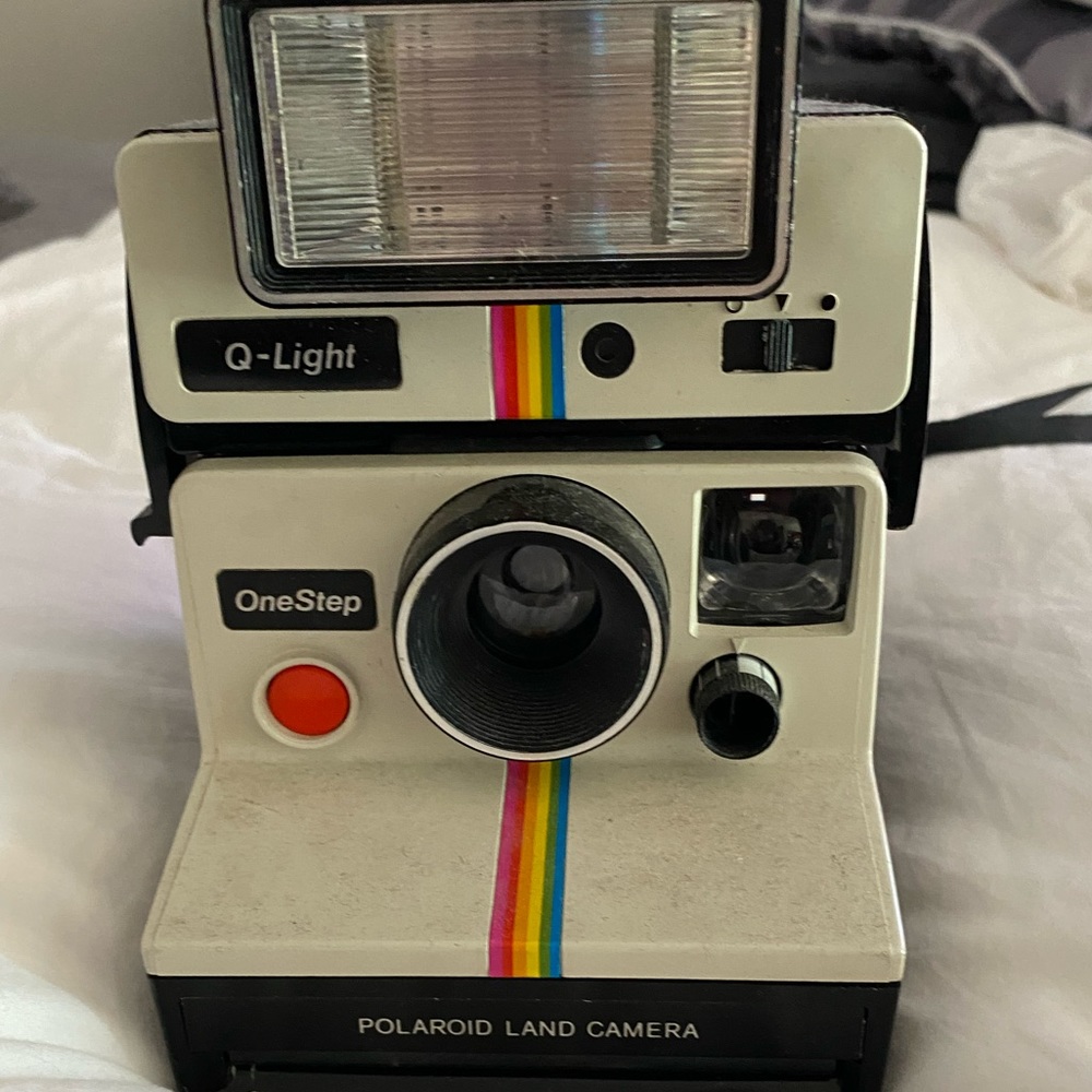 POLAROID “OLD SCHOOL” Camera Found this in the garage. More of an iPhone guy😆